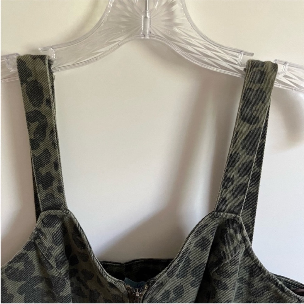 She + Sky jumper olive green brown cheetah print denim sleeveless zip up - Picture 4 of 7